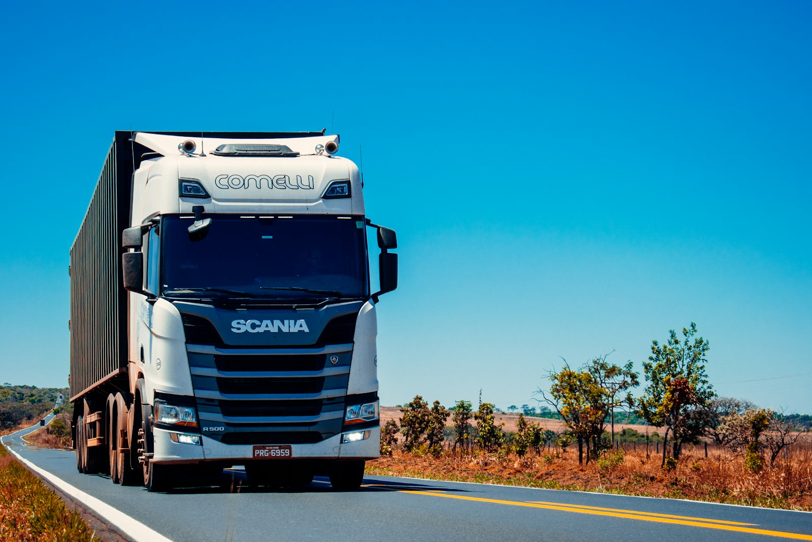 Company driver vs owner operator — semi truck on highway